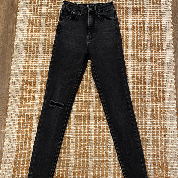 Stradivarius Super High Waisted Skinny Jean with Rip in Black - Picture 4 of 13